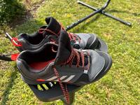 Adidas Terrex Schuhe 91/2 Größe 44 Wanderschuhe Bayern - Gröbenzell Vorschau