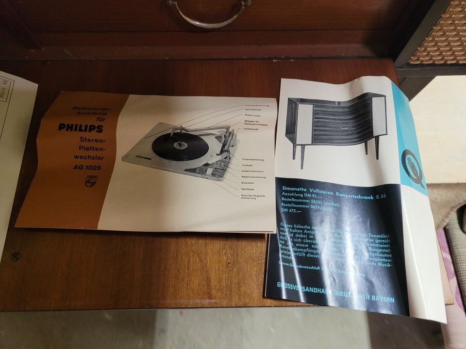 Philips Stereo Konzertschrank-Musiktruhe Radio/Plattenspieler, in Moers