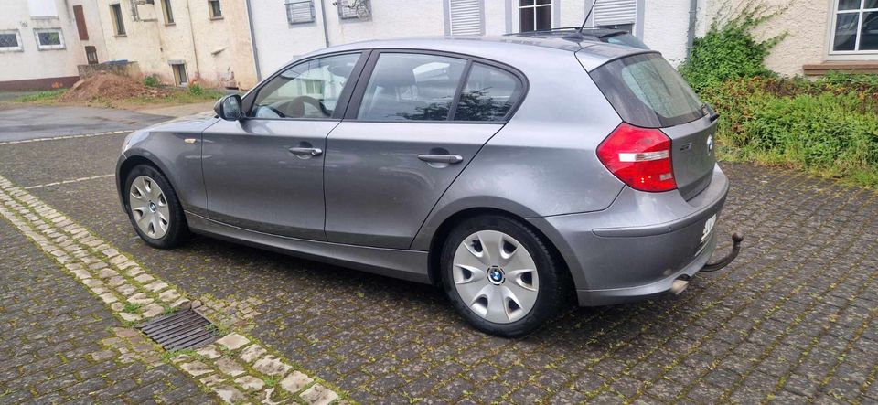 BMW 116d EZ 09/10 TüV NEU - Bremsen + Sättel hinten und Insp. neu in Spangdahlem