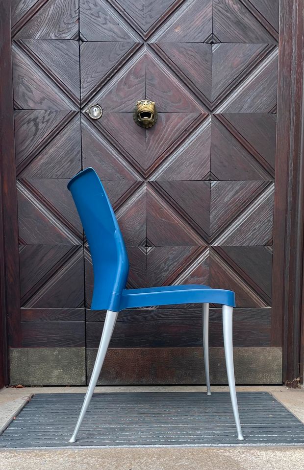 DESIGN Stuhl in blau, wetterfest und bequem... in Hannover