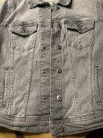 Eine graue Jeans Jacke von Edc Nordrhein-Westfalen - Blomberg Vorschau