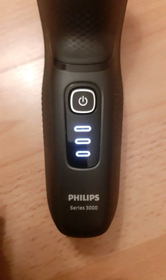 Philips Rasierer Series 3000 Elektrischer Nass- und Trockenrasier in Essen