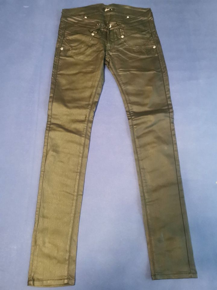 Jeans Forever/Blind Date/Bella Ragazza u.a. Gr. M/L und W32 L30 in Solms