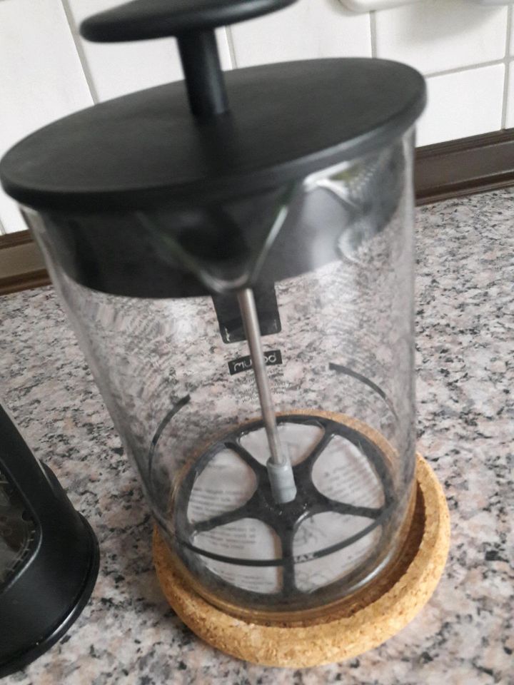 Kaffeemaschine/Stempelkanne/Kaffeebereiter/ Milchschäumer in Moosinning