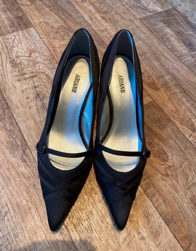 Schuhe Pumps Ariane 39 schwarz in Sachsen - Rabenau | eBay Kleinanzeigen  ist jetzt Kleinanzeigen