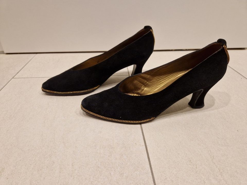 Stuart Weitzman New York 39 Schwarz Gold Wildleder Pumps in Hamburg