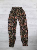 Janina Hose Stoffhose  gr. 36 blumen Thüringen - Erfurt Vorschau