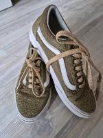 Goldenes Vans Essen - Bergerhausen Vorschau