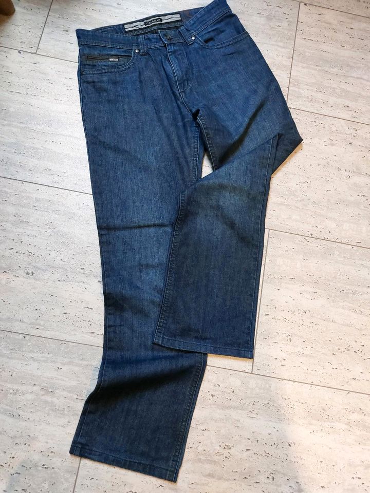 Jeans Herren 32/34 blue mit Lederapplikationen in Windischeschenbach