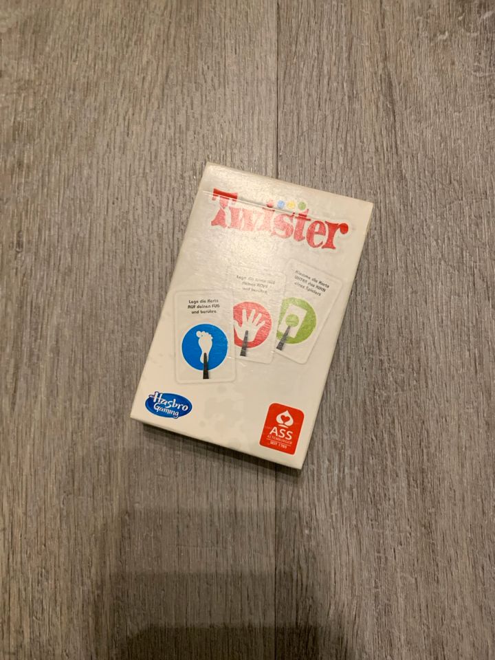 Twister ein Karten spiel in Hammah
