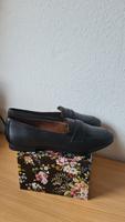 Schwarze Leder Slippen Halbschuhe Makassin in Gr 39 Sachsen-Anhalt - Halle Vorschau