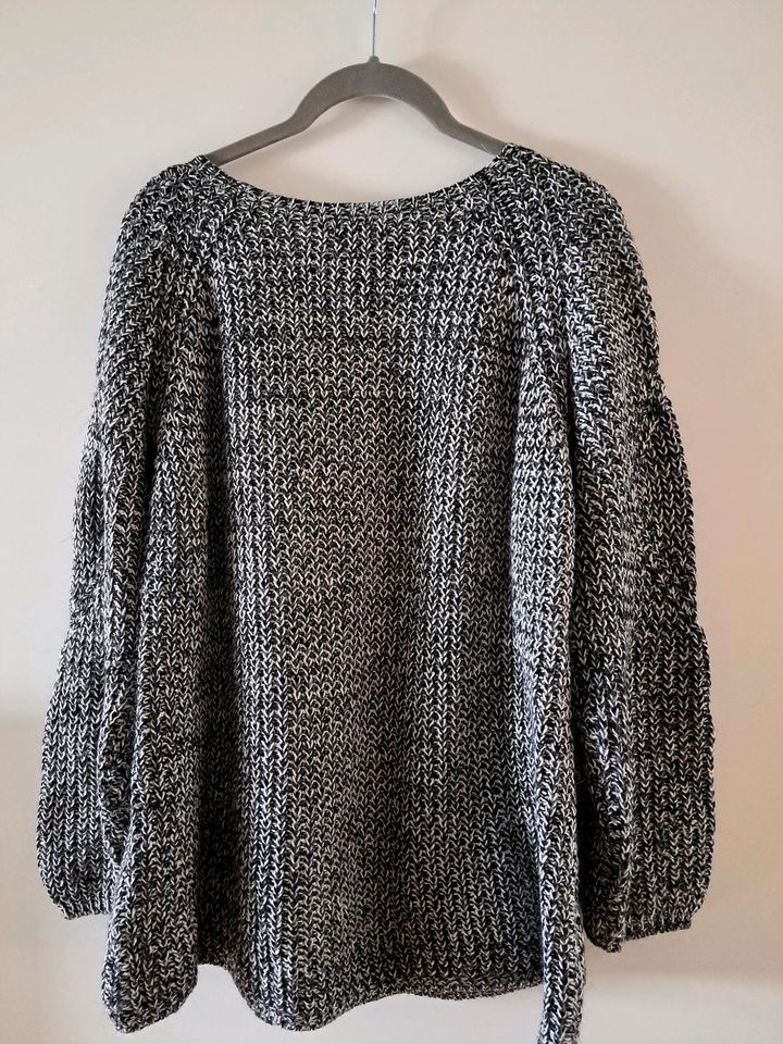 Grobstrickpullover von GUESS schwarz/weiß, Gr. L - wie neu in München