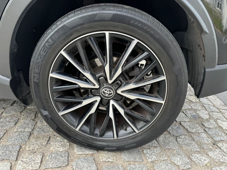 Toyota C-HR Hybrid Business Edition *NAVI*LED*KAMERA* in Berlin