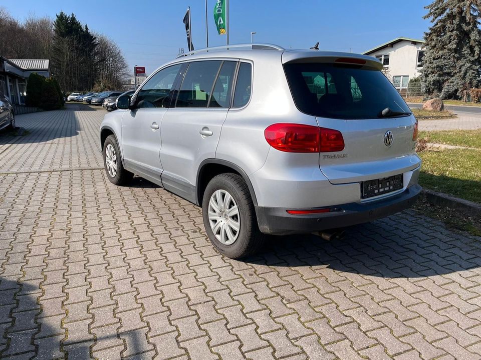 Volkswagen Tiguan 1.4 TSI BMT Sport & Style 17"/SHZ 8-fach in Altenburg