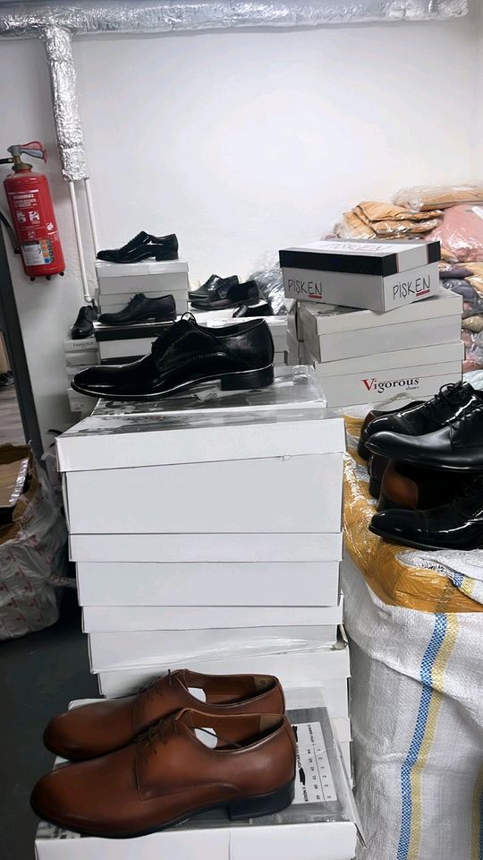 Herren schuhe 142 Paar in Hamburg