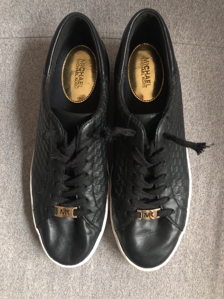 Schuhe Damen Michael Kors Leder Sneaker Schnürschuhe schwarz in München-Flughafen