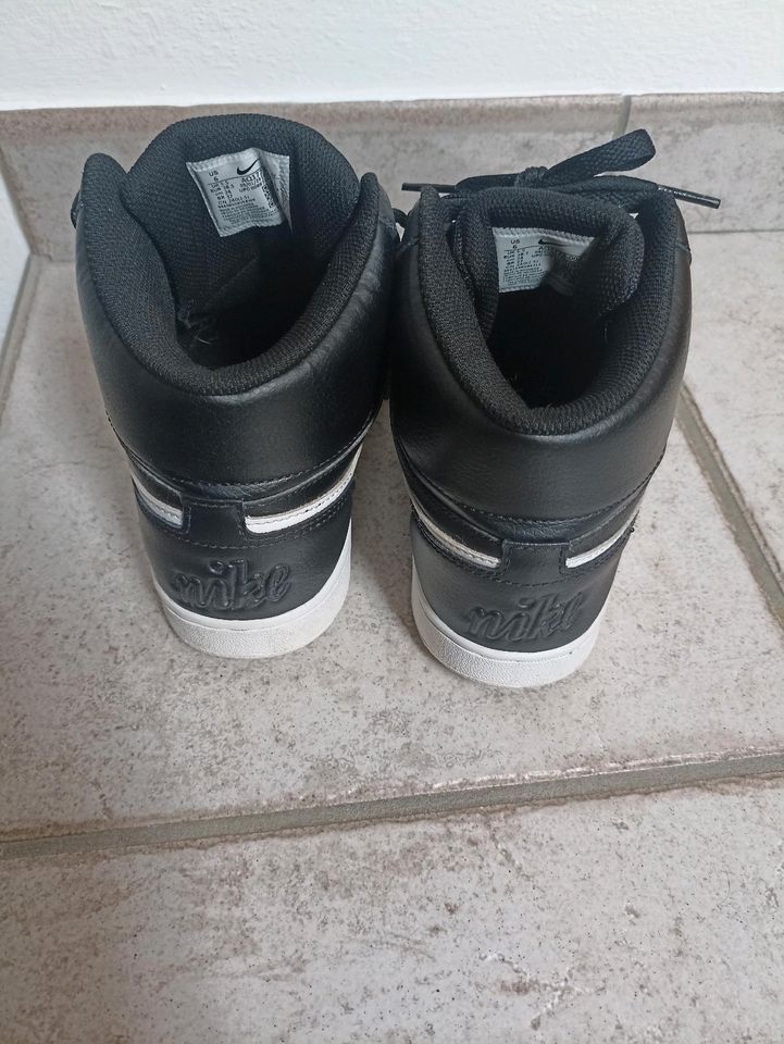 Nike Schuhe Gr.38,5 in Stephansposching