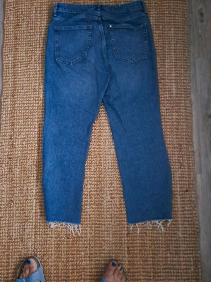 Cropped Jeans H&M Gr. 38 in Kreuzau