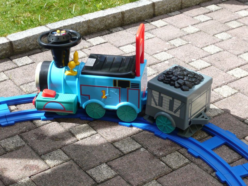 batteriebetriebener "Thomas The Train" für Kinder zum draufsitzen in Plochingen