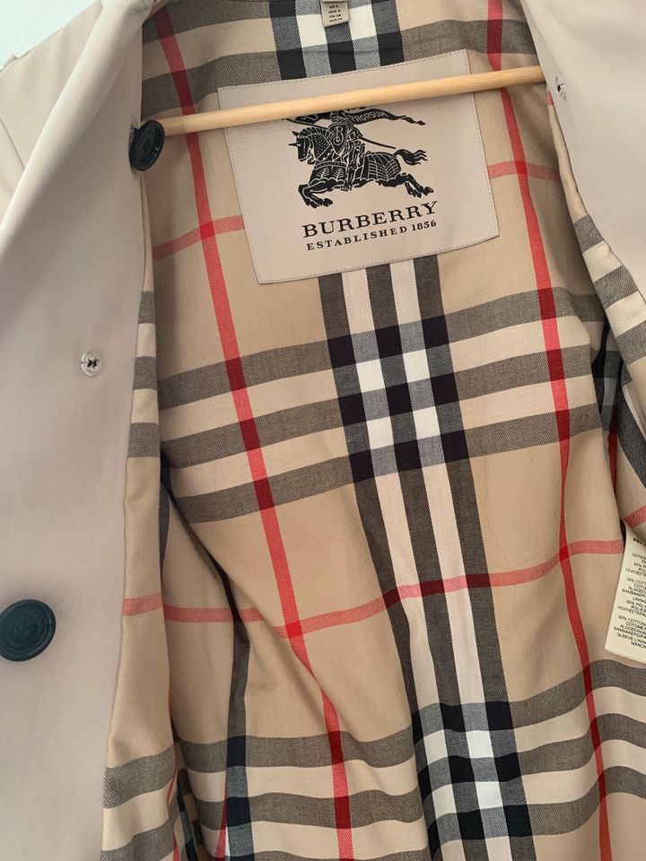 NEUwertig - original Burberry Trenchcoat - 34 - Gbburlimcas in München -  Thalk.Obersendl.-Forsten-Fürstenr.-Solln | eBay Kleinanzeigen ist jetzt  Kleinanzeigen