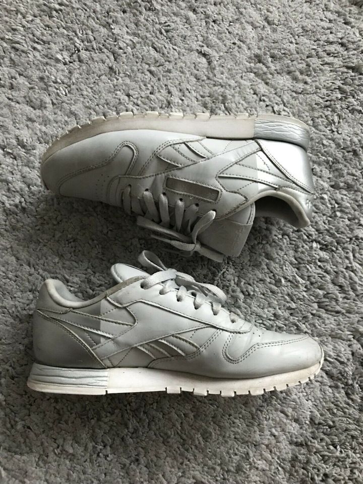 Reebok Classic grau Silber 38,5 sneakers Schuhe Turnschuhe in Allendorf