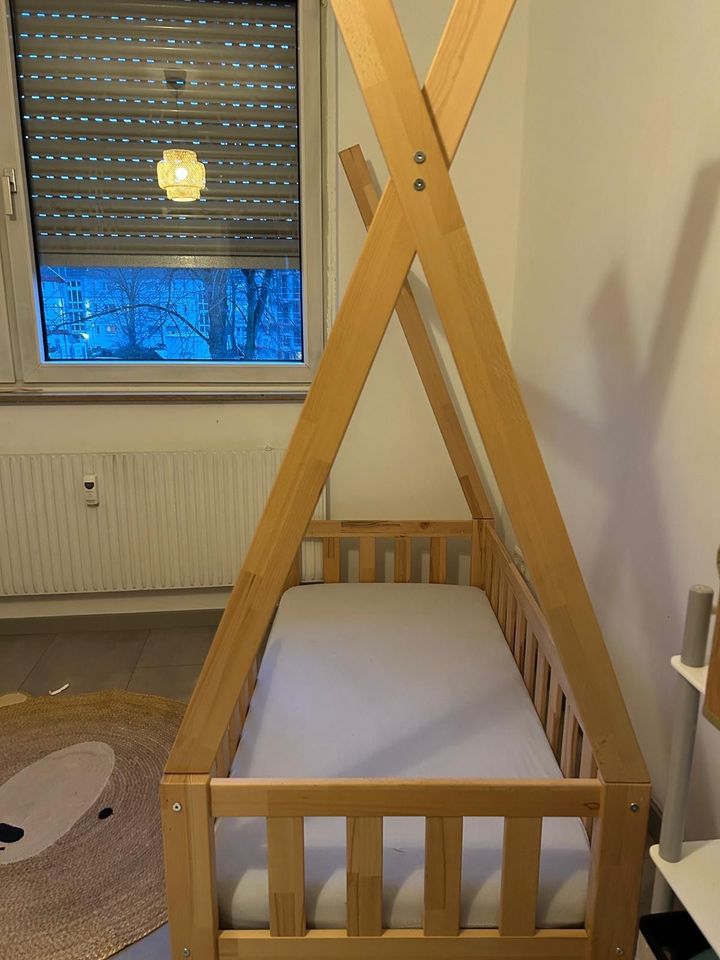 Kinderbett, Hausbett für Kinder mit Orthopädischer Matratze in Dormagen