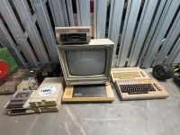 C64 2 Stück ,3 x Floppy,Datasette,Monitor ,Drucker usw Walle - Handelshäfen Vorschau