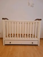 Babybett aus Massivholz und Baby-Badwanne Hessen - Bad Vilbel Vorschau