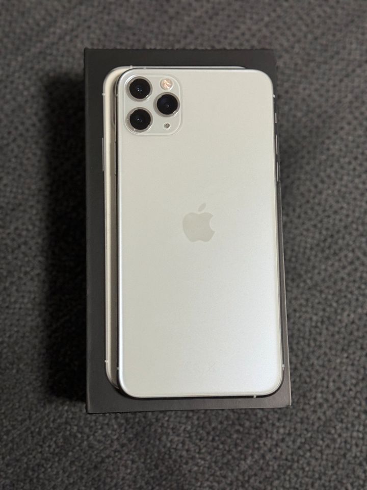 iPhone 11 Pro Max 256Gb Top Zustand Silver in Altena