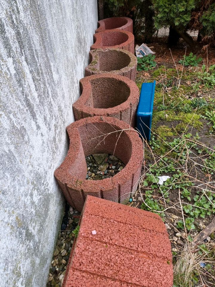 Blumentöpfe Steintopf Garten in Eningen