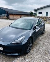 Neuwertig: Tesla Model 3 Hinterradantrieb Silver Metallic Bayern - Stötten Vorschau