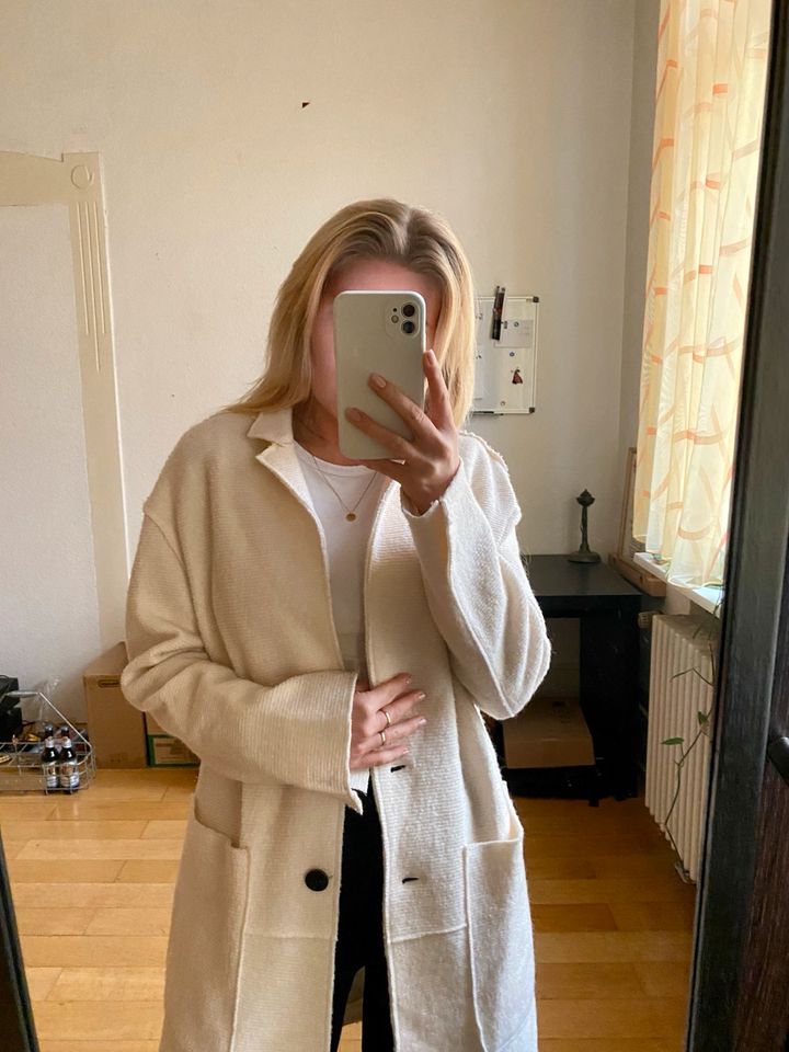 Beiger Creme Mantel Zara XS S neu in Freiburg im Breisgau