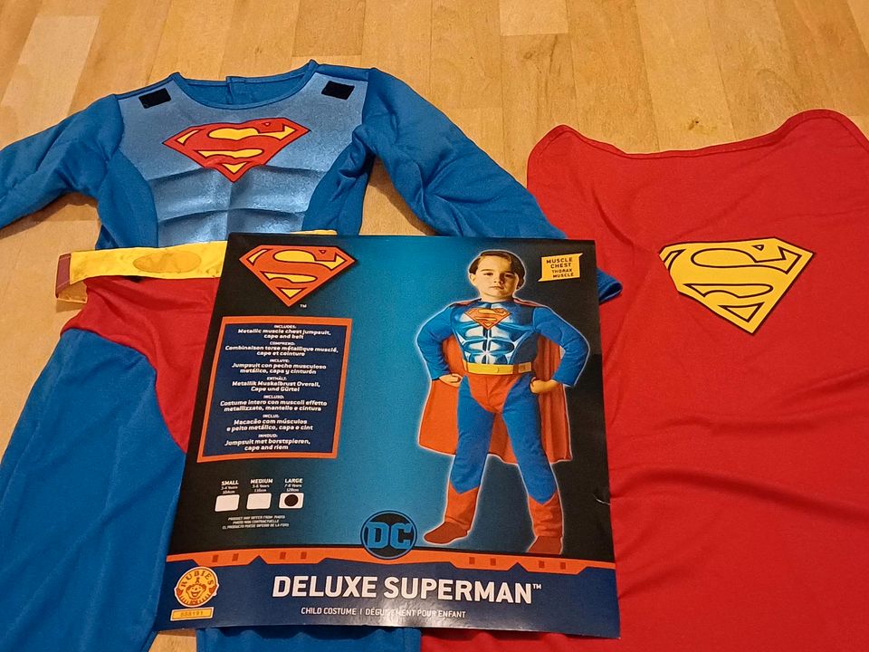 Superman Kostüm Deluxe Karneval 128 Umhang + integr. Brustpanzer in Berlin