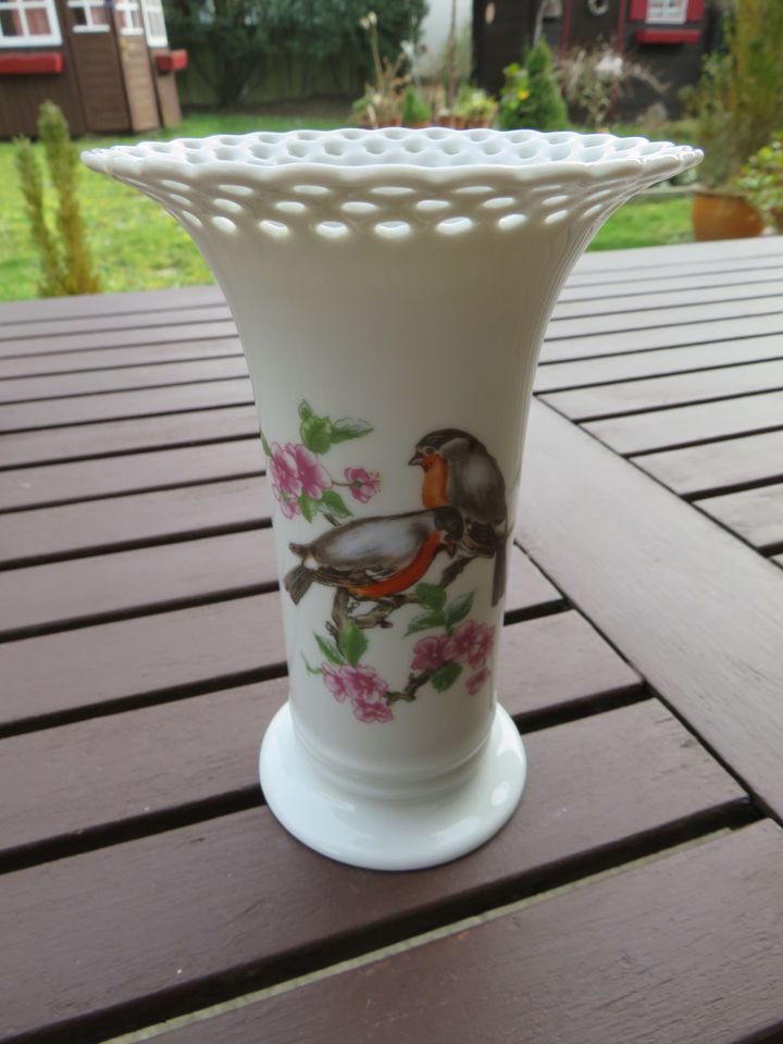 Porzellan Blumenvase Wallendorf 1764 Durchbruchrand Vögel Blüten in Pforzheim