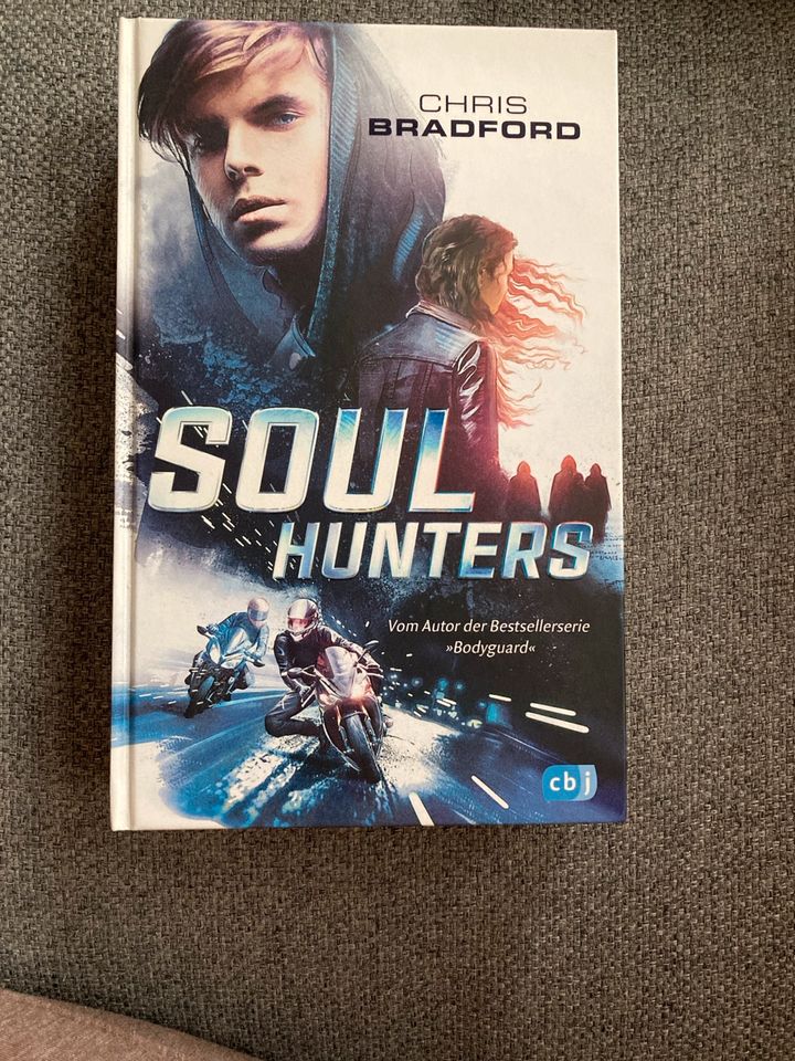 Buch „Soul Hunters“ von Chris Bradford in Marburg