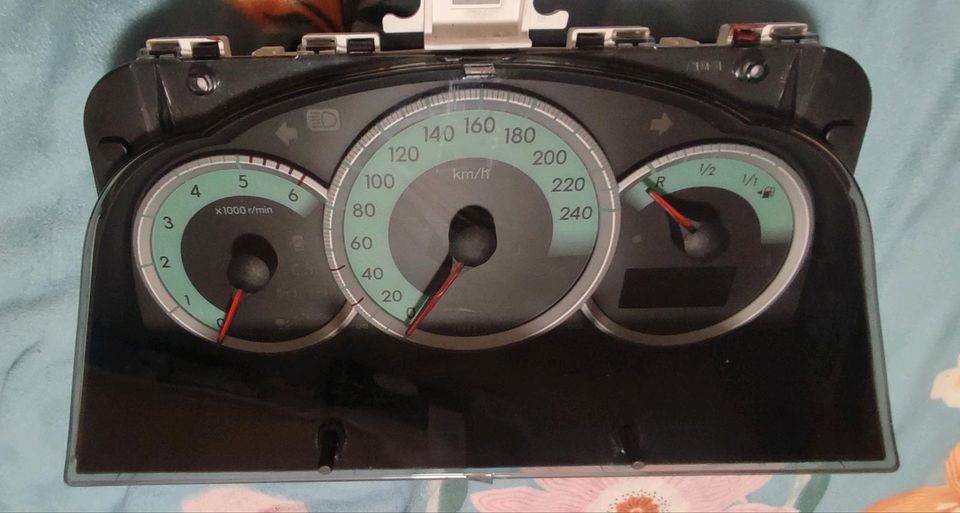 Tachometer Toyota Corolla 2.2  2003 in Bochum