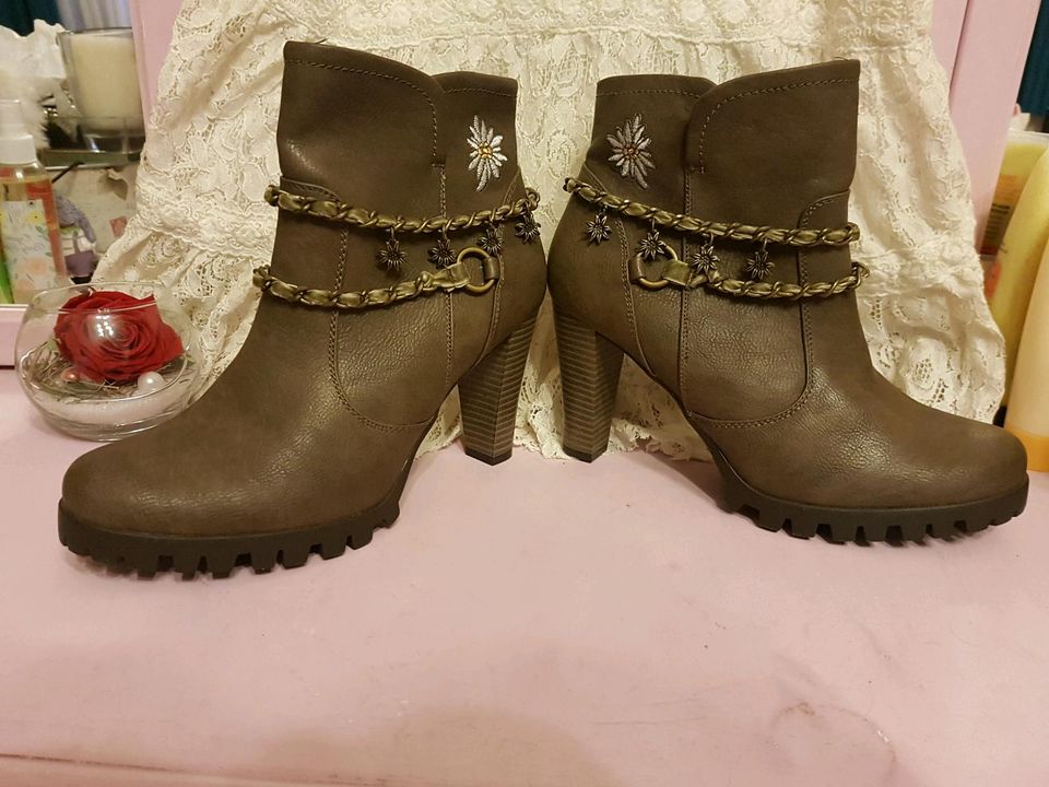 Neue Leder Stiefeletten Stiefel Absatzschuhe braun Gr.41 Puccetti in  Baden-Württemberg - Eberdingen | eBay Kleinanzeigen ist jetzt Kleinanzeigen