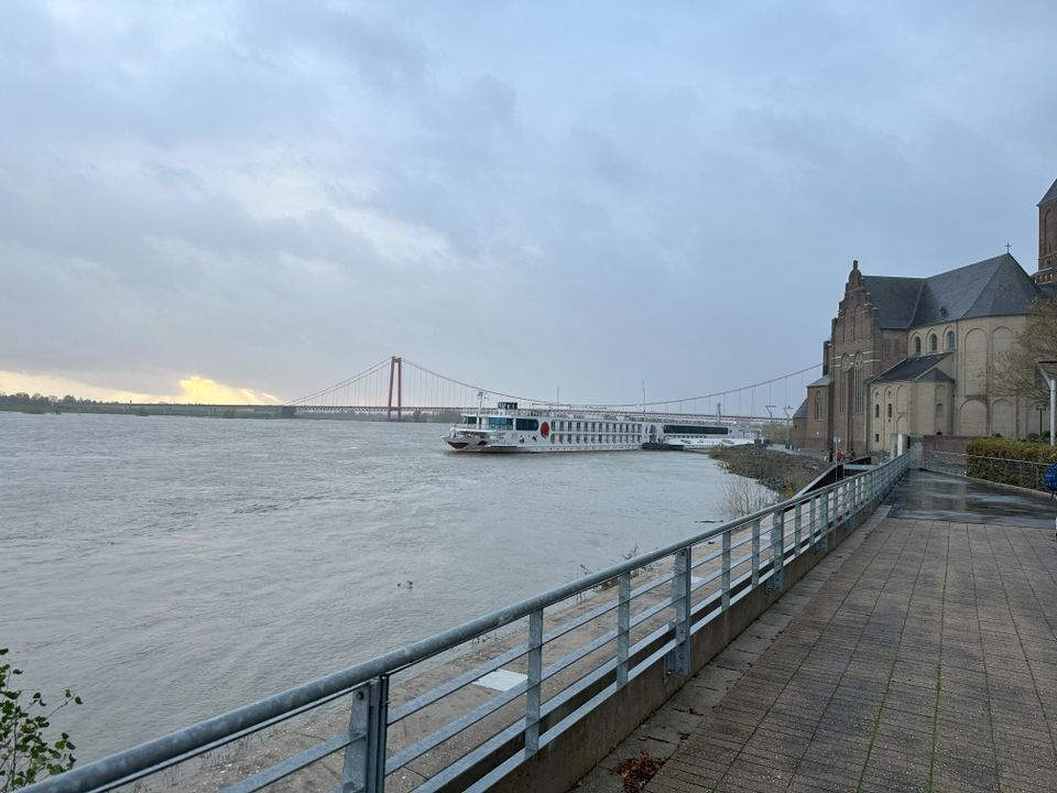 Große Gewerbeeinheit in erstklassiger Lage am Rhein zu vermieten ! in Emmerich am Rhein