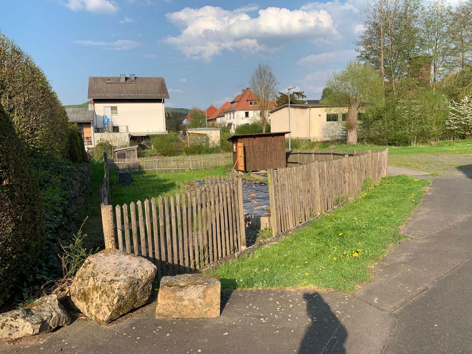 Eingezäuntes Garten Grundstück mit Geräteschuppen zu Verpachten in Schenklengsfeld