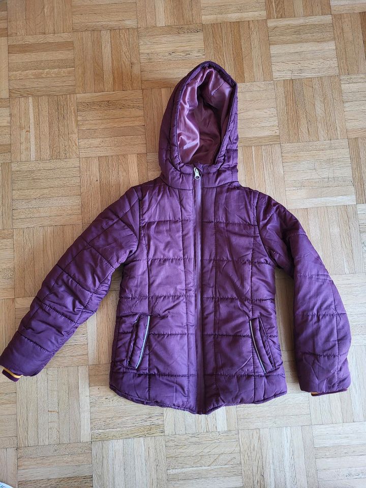 Stepjacke / Übergangsjacke Gr.134  Mädchen zu verschenken in Biebertal