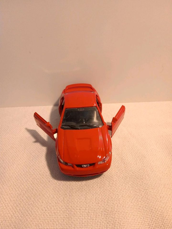 1:36 Welly Nex No. 49753 Ford Mustang 1999 rot in Lingen (Ems)