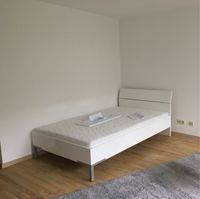 Weißes Bett mit Matratze und Lattenrost Stuttgart - Bad Cannstatt Vorschau