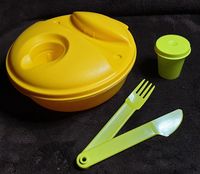 Tupperware Tupper Salat to Go Deckel Besteck Becher 1,0L Niedersachsen - Wunstorf Vorschau