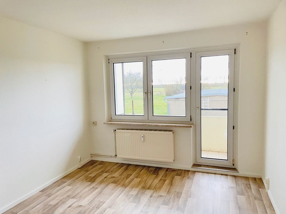 HochparterreWohnung mit zwei Zimmern, Duschbad und Balkon in Brandenburg Perleberg