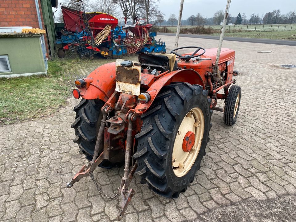 Renault Schmalspurschlepper Trecker Traktor Weinbau in Wagenfeld