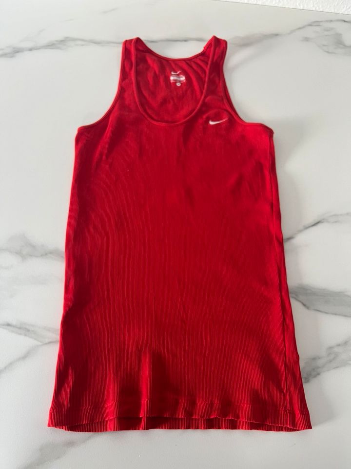 NIKE Gr. M Damen Sportop Tanktop rot in Troisdorf