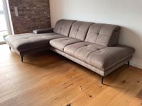 Sofa / Couch, L-Form mit elektronischer Ausziehfunktion in Taupe Nordrhein-Westfalen - Krefeld Vorschau