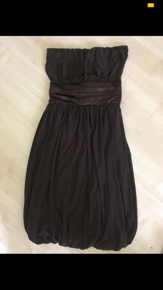 Cocktailkleid trägerlos braun Bandeaukleid Ballonkleid S in Berngau