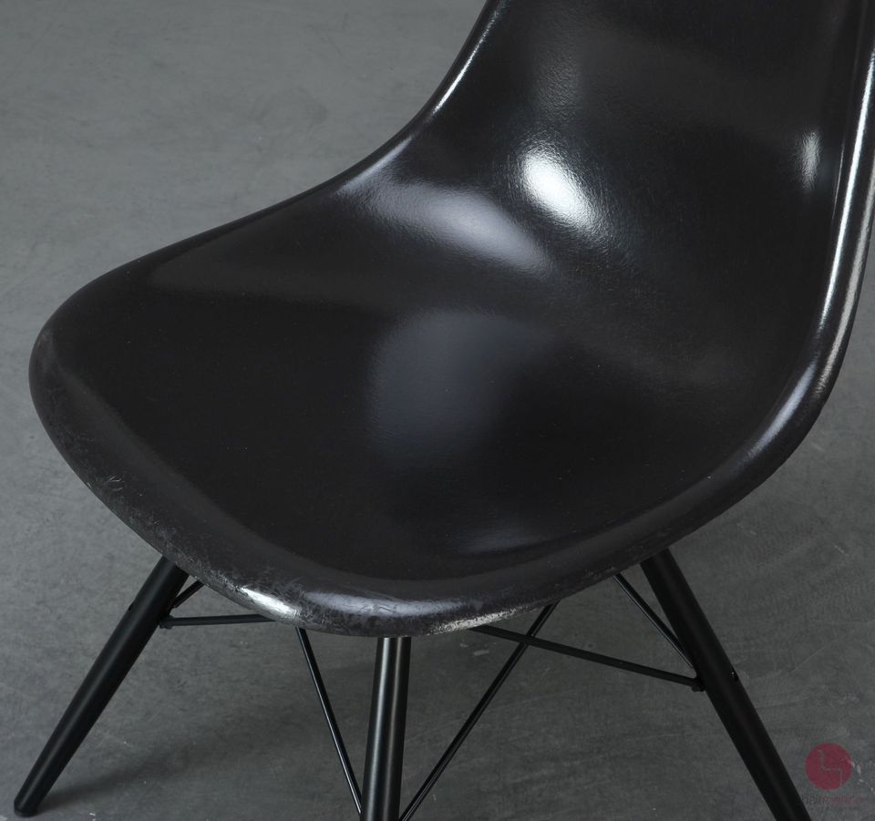 Vitra / Herman Miller Side Chair DSW Fiberglas Stuhl Holz Gestell in Würzburg