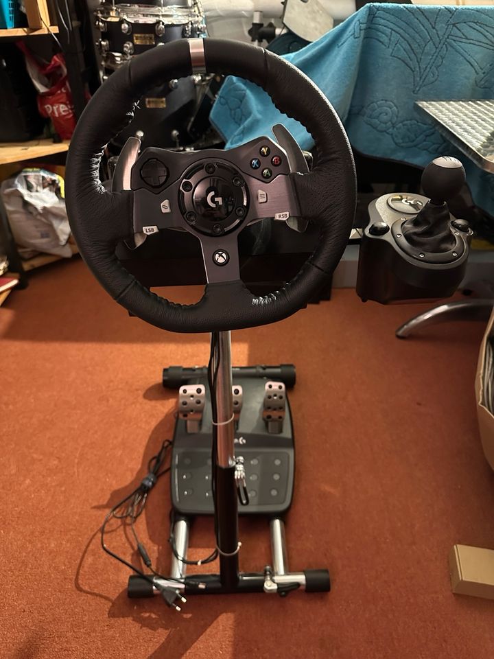 Logitech G920 + Schalthebel + Wheelstand Pro Deluxe V2 in Berlin